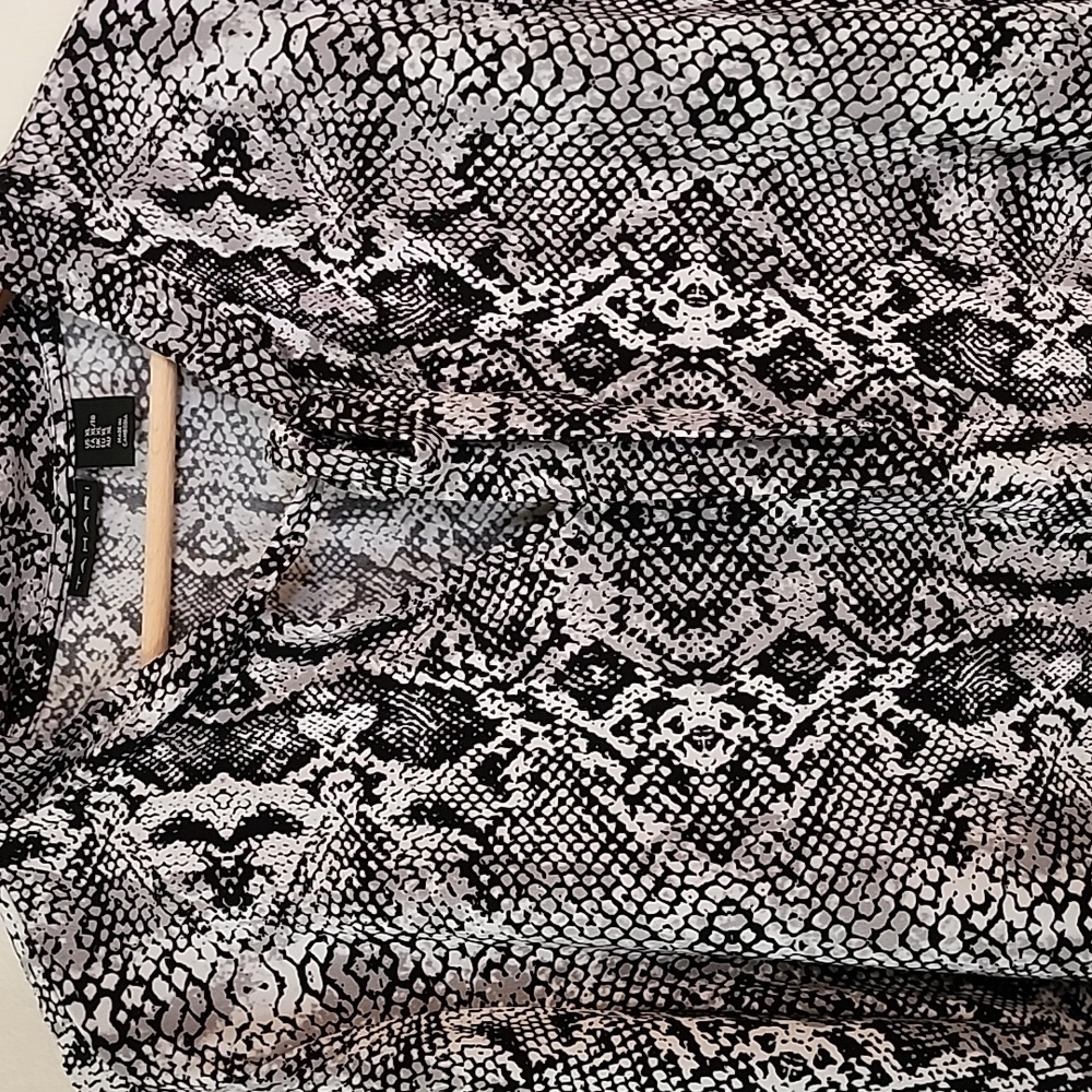 Women's Tahari long sleeve blouse - size XL - Picture 2 of 6